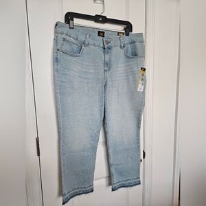 NWT Lee Women's Light Blue Denim Capri "Burning Bright" Size 16 W